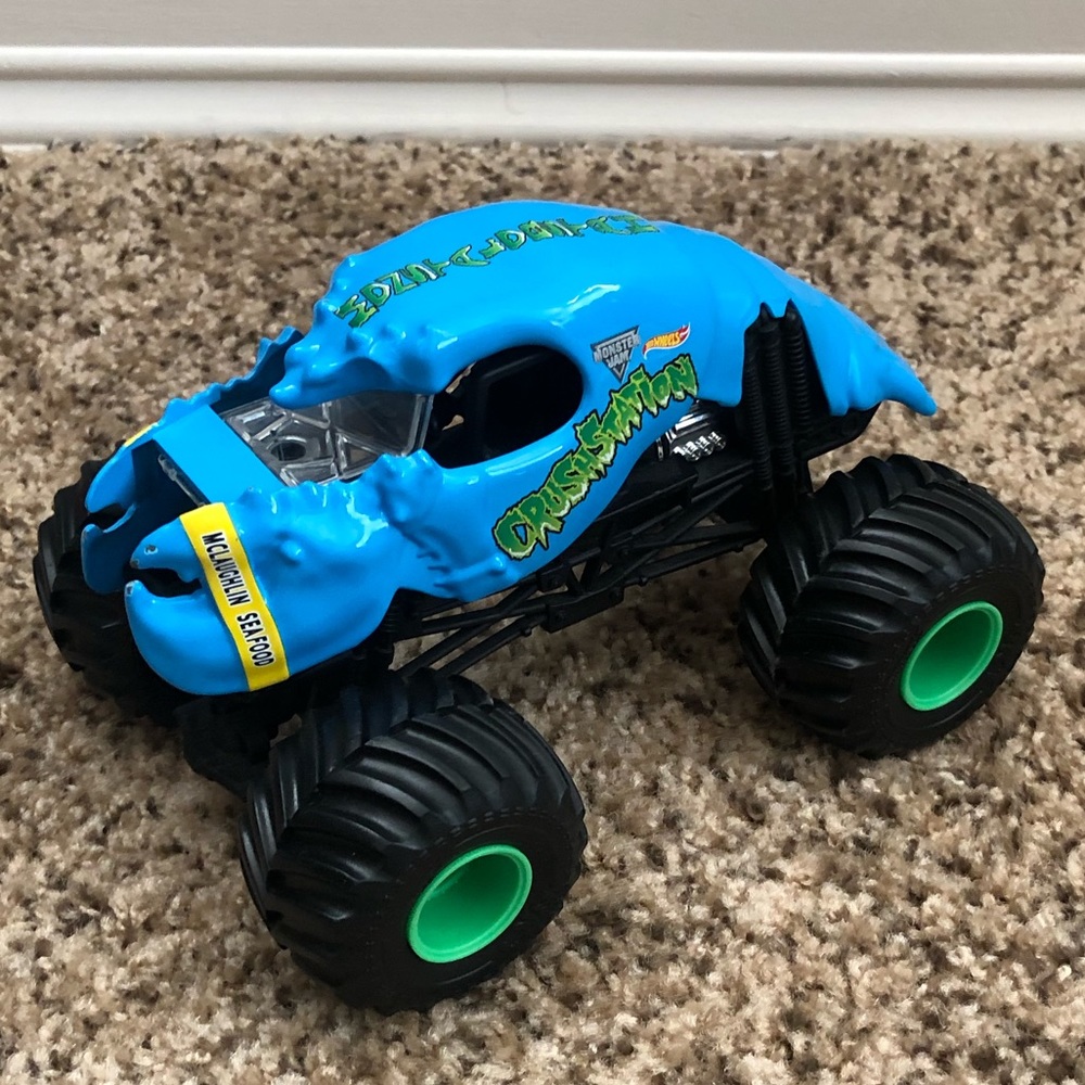 EUC Monster Jam Crushstation 1:24 Scale Truck